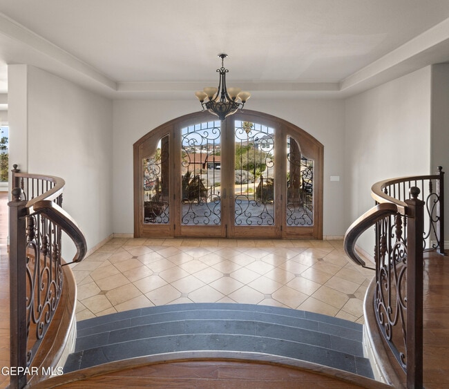 Building Photo - 6204 Pinehurst Dr