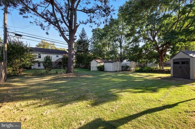 Building Photo - 1002 Marton St