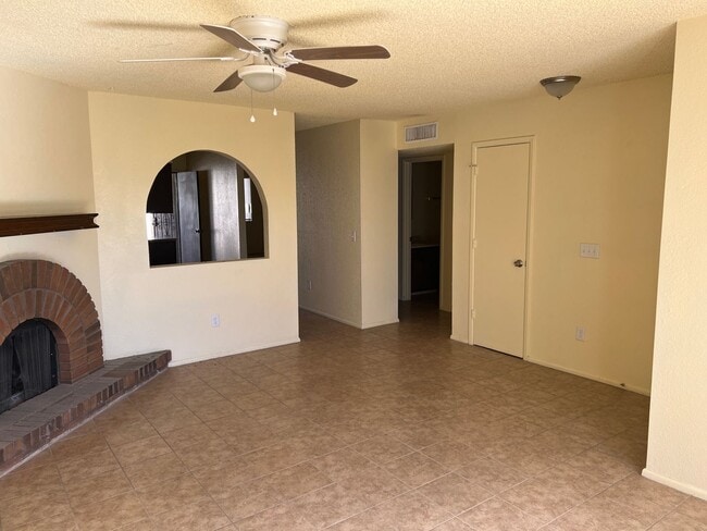Building Photo - Two Bedroom Townhome Centrally Located in Yuma.