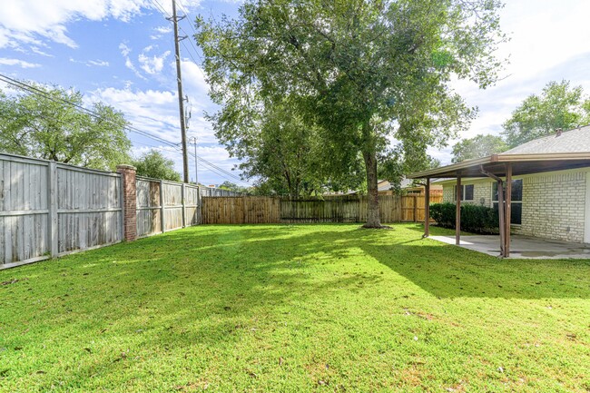 Building Photo - 19414 Leafwood Ln