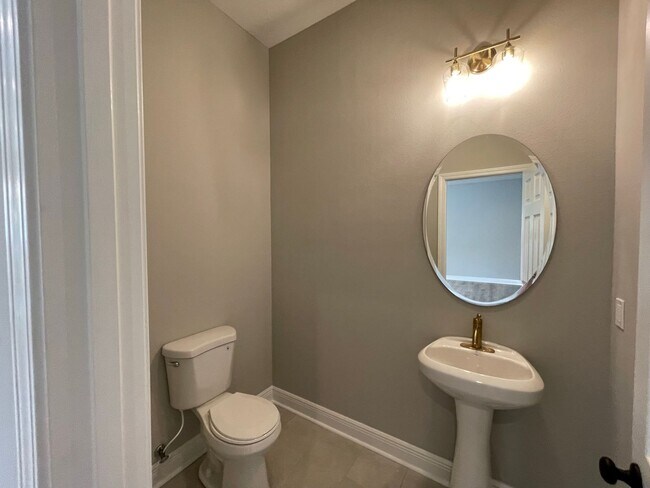 Building Photo - Modern 3BR + Office in Northwoods | Built 2022