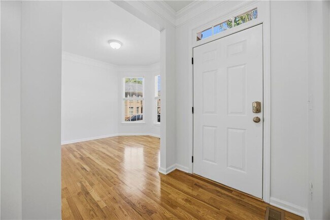 Building Photo - 455 Park Pl Ct