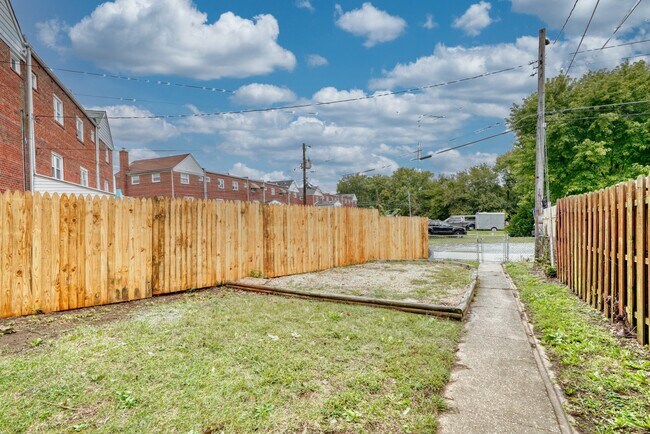 Building Photo - 2236 Searles Rd