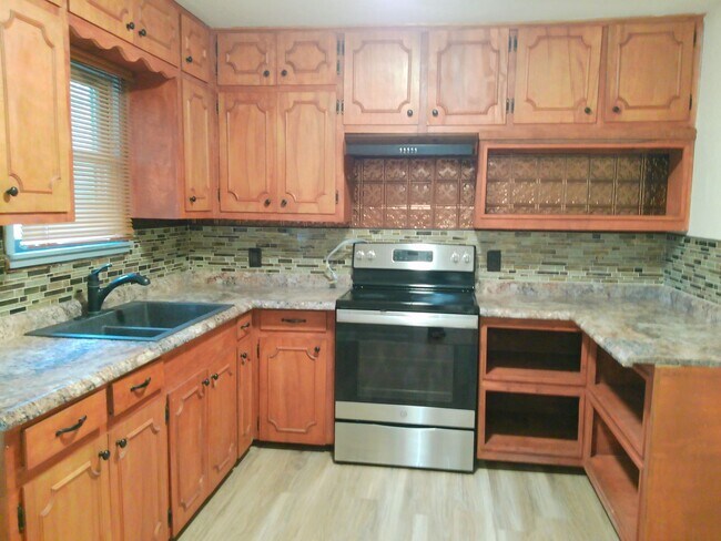 Building Photo - 4026 Brentwood Dr