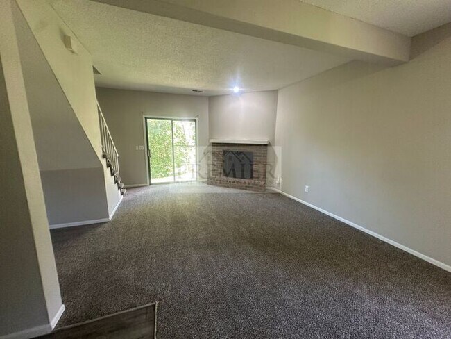 Building Photo - 3562 NE Independence Ave