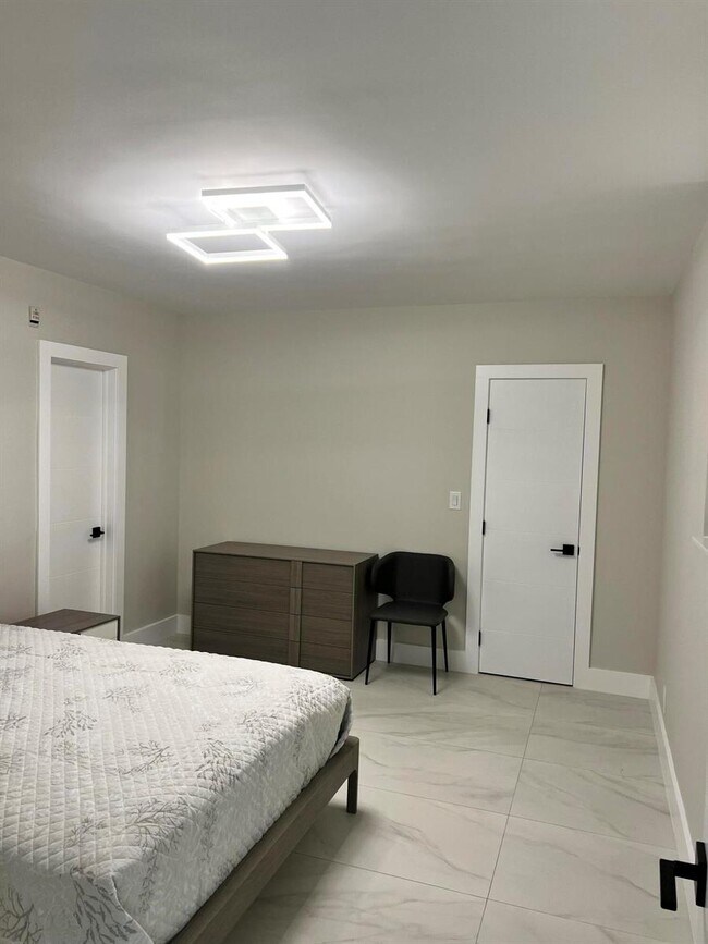 Building Photo - 3001 S Ocean Dr