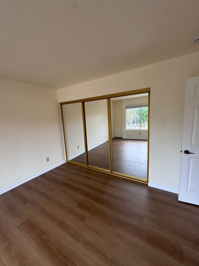 Building Photo - Spacious La Jolla Home in Gated Community
