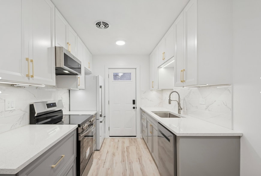 Building Photo - 4201 N Paulina St