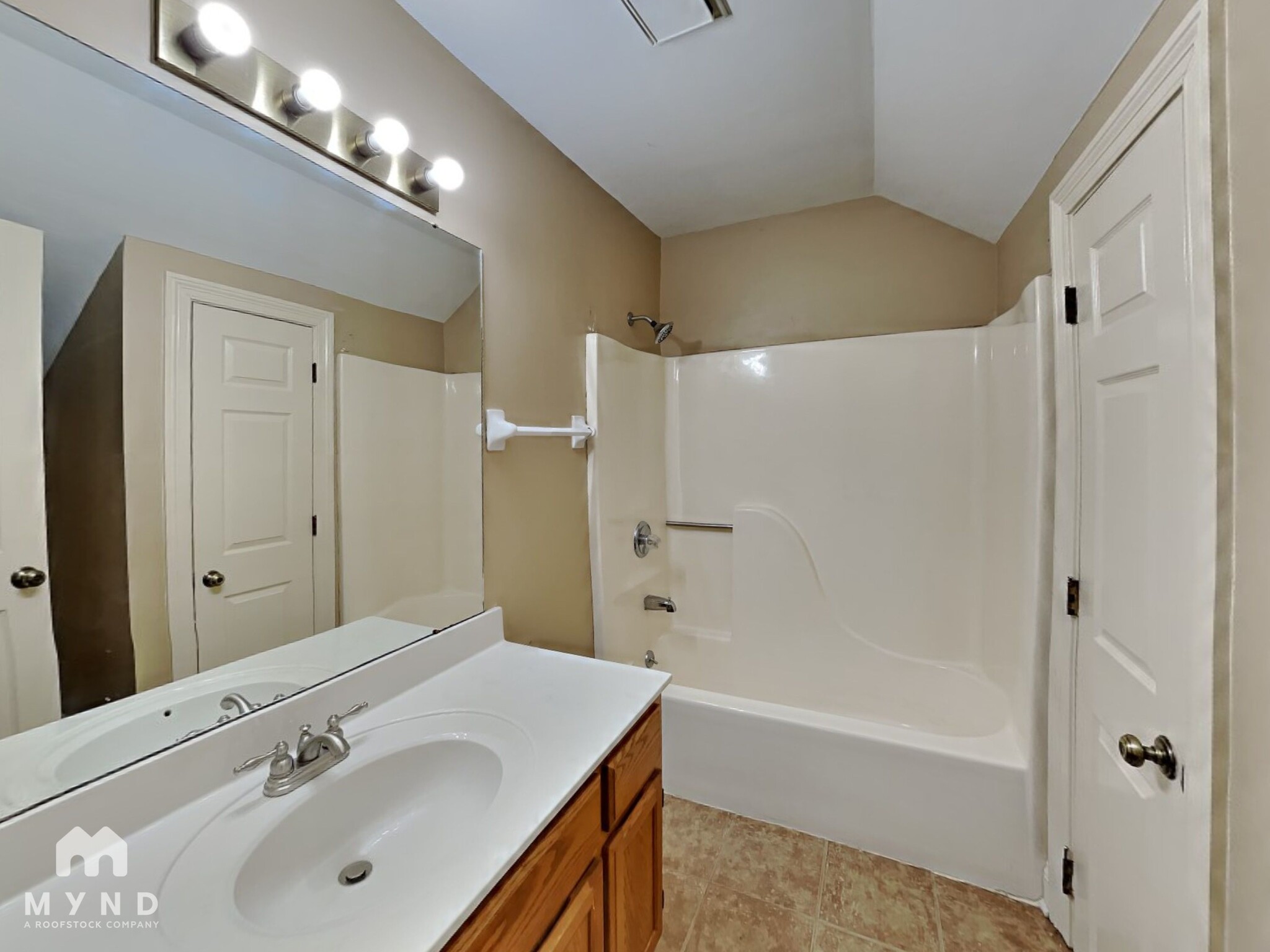 Building Photo - 2634 Bay Pointe Cir W