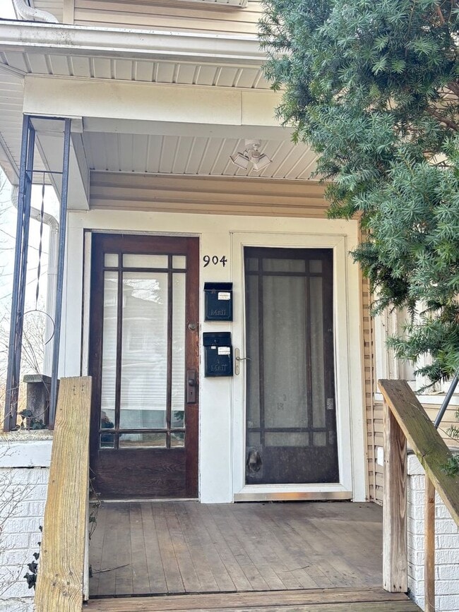 Building Photo - 904 S Race St