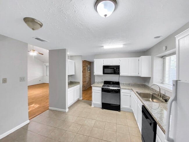 Building Photo - 19311 Spanish Needle Dr