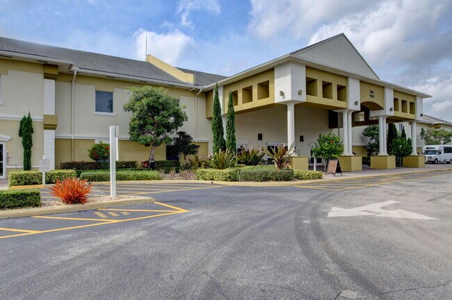 Building Photo - 181 Canterbury H