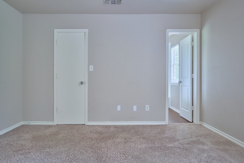 Building Photo - 1582 Parkfield Cir