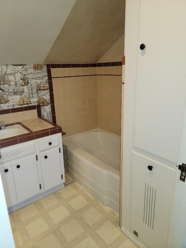 Building Photo - Beautiful Craftsman-style 3 bedroom, 2 bath home (1632 sq ft)  near Lake Steilacoom PLUS studio c...