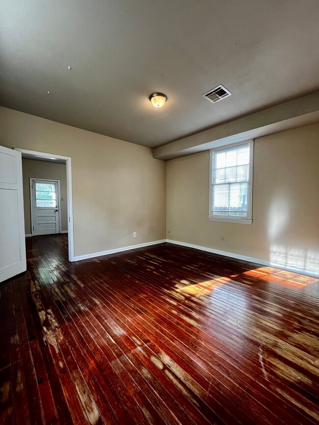 Building Photo - 2671 Gladiolus St