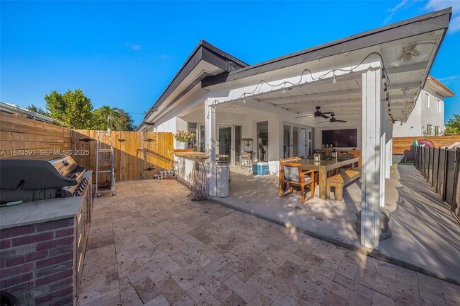 Building Photo - 840 S Shore Dr