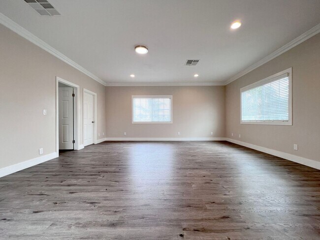 Building Photo - NEW AC - Bright & Spacious Single-Family Home with Pool