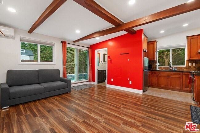 Building Photo - 828 N Crescent Heights Blvd