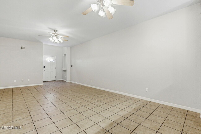 Building Photo - 3150 N Yarbrough Dr