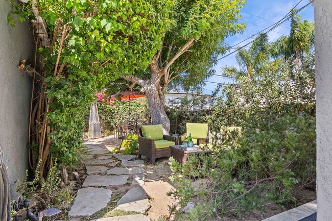 backyard seating area - 3525 N Poinsettia Ave