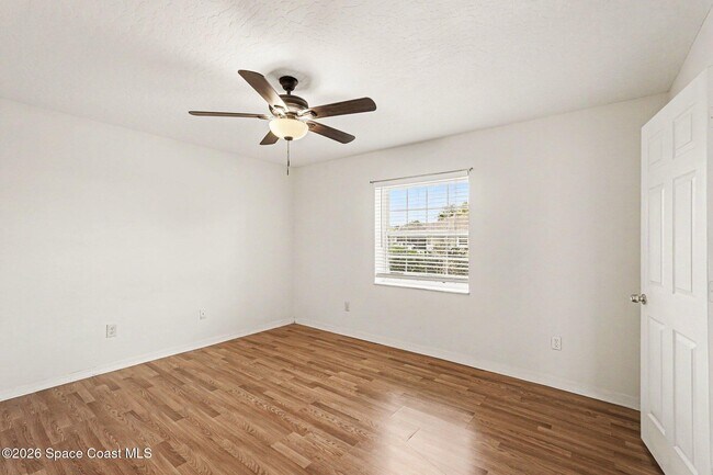 Building Photo - 880 Vocelle Ave
