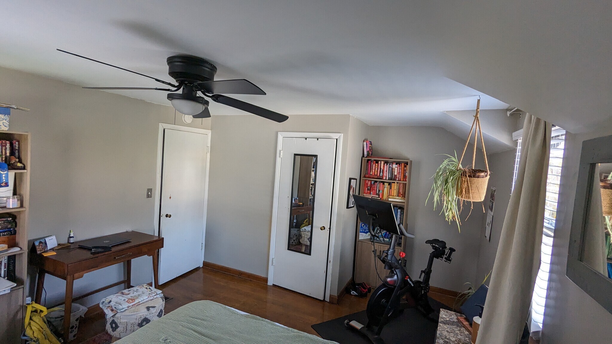 Building Photo - 271 W Lakeview Ave