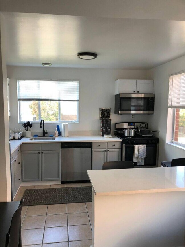 Building Photo - 4206 Washington Blvd