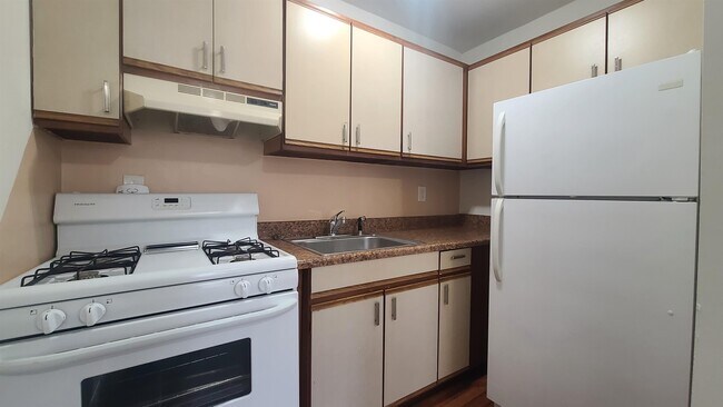 Building Photo - 77 Colgate St