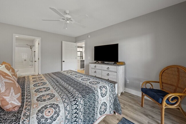 Building Photo - 410 Blue Stem Dr