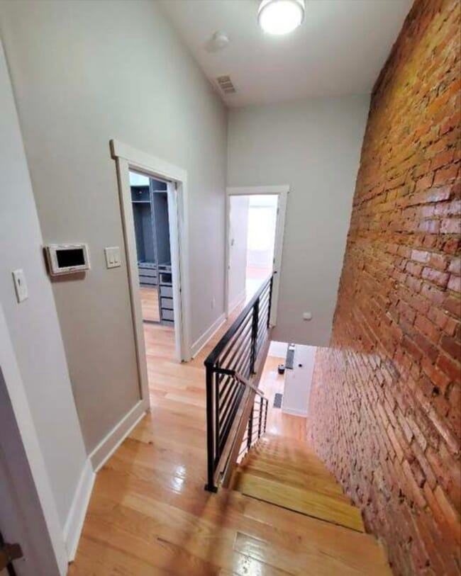 Building Photo - 5425 Catharine St