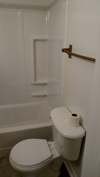 Building Photo - 121 College St