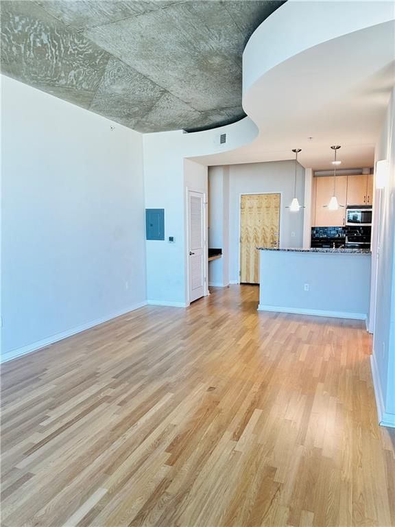 Building Photo - 400 W Peachtree St NW