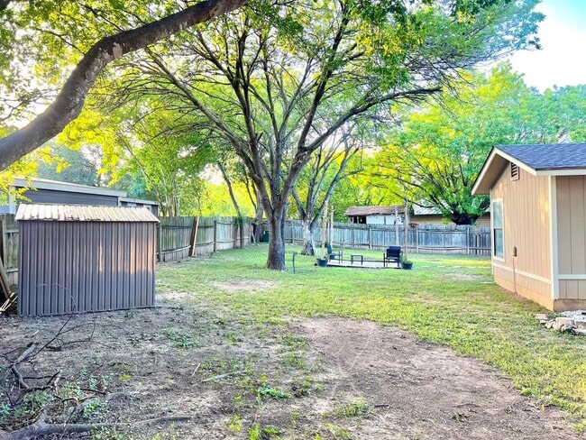 Building Photo - 207 Canoga Park Dr