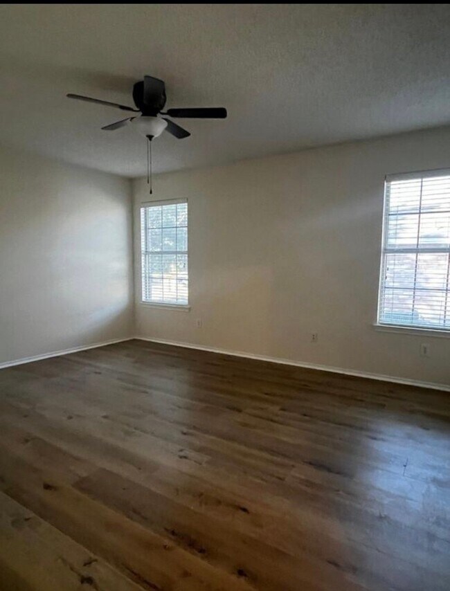 Building Photo - 1414 Lochspring Dr