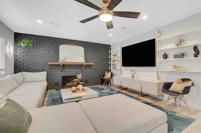 Building Photo - 2523 Palma Vista Ave