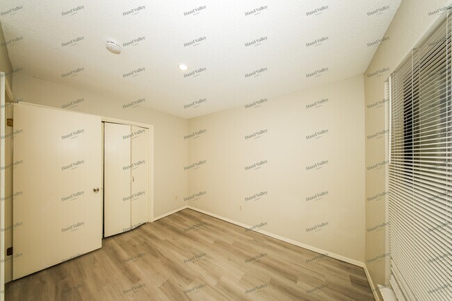 Building Photo - 813 N Briarcliff Dr