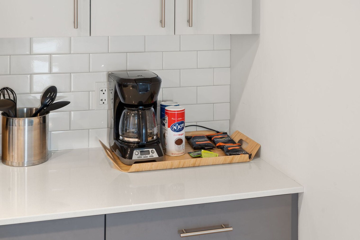 Building Photo - 853 W Blackhawk St