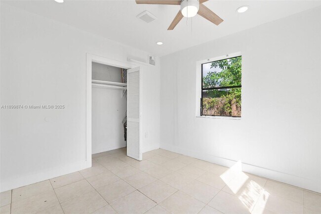 Building Photo - 308 NW 2nd Ave