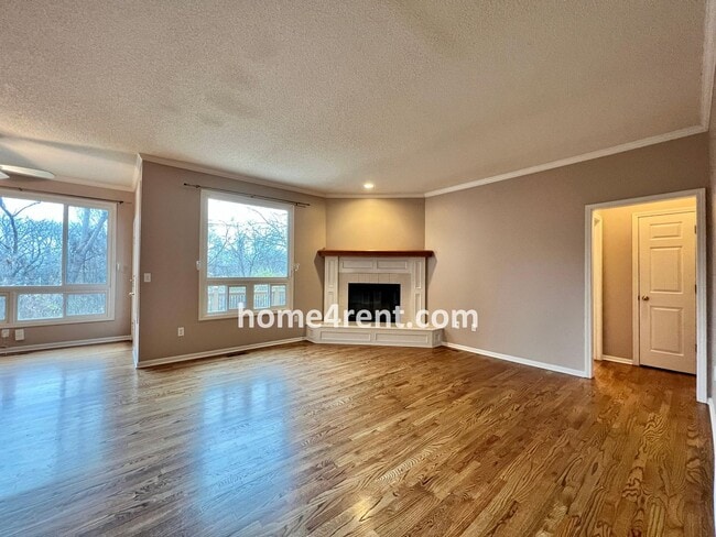 Building Photo - Beautiful Four Bedroom Home in Blue Valley...