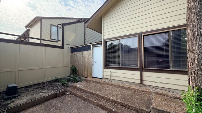 Building Photo - 7202 S Dairy Ashford Rd