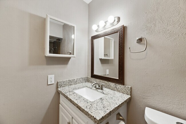 Building Photo - 17615 Autumn Hills Dr