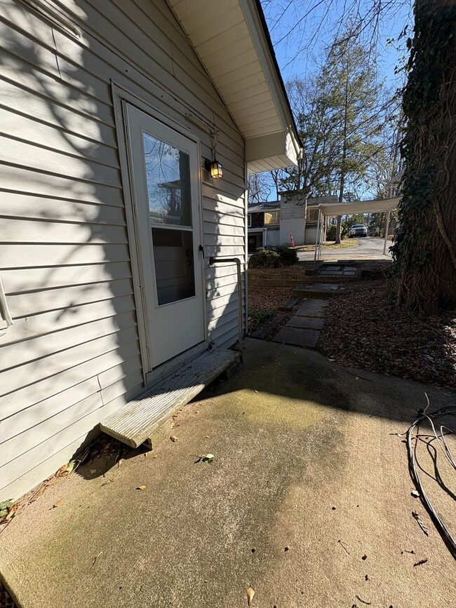 Building Photo - 3 bedroom 3 bath in Spartanburg!!