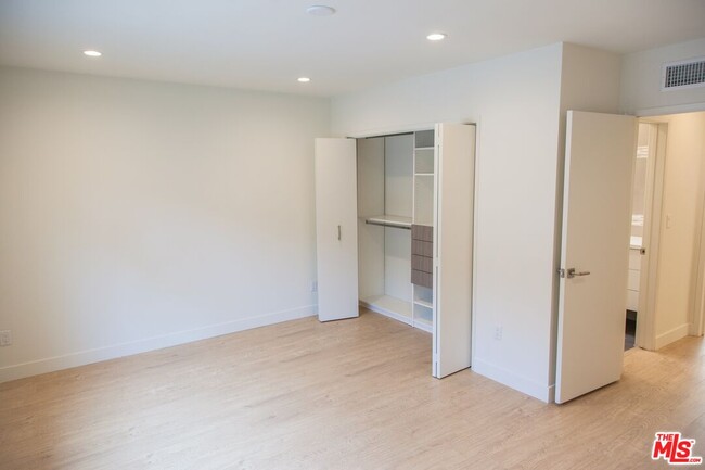 Building Photo - 508 Kings Rd