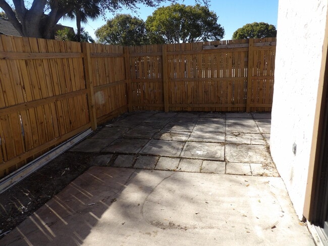 Building Photo - 4132 Palm Bay Cir