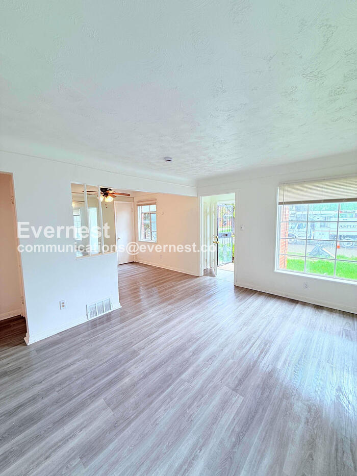 Building Photo - 20527 Rosemont Ave