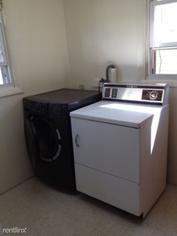 Building Photo - 424 Monroe Ave