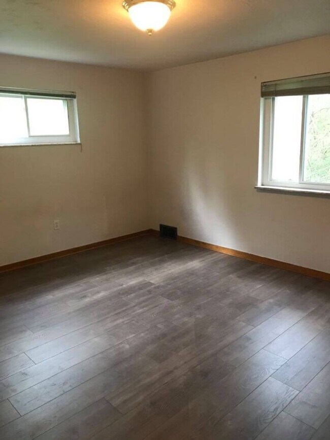 Building Photo - cen47