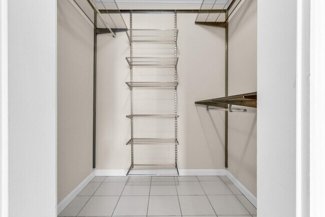 Building Photo - 470 N Civic Dr