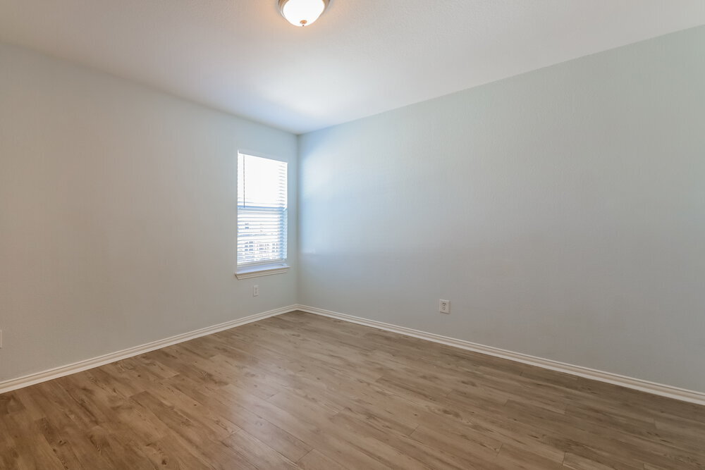 Building Photo - 9867 Walnut Hill Dr