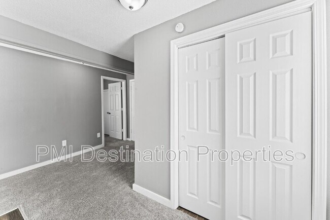 Building Photo - 918 S Appleton Ave